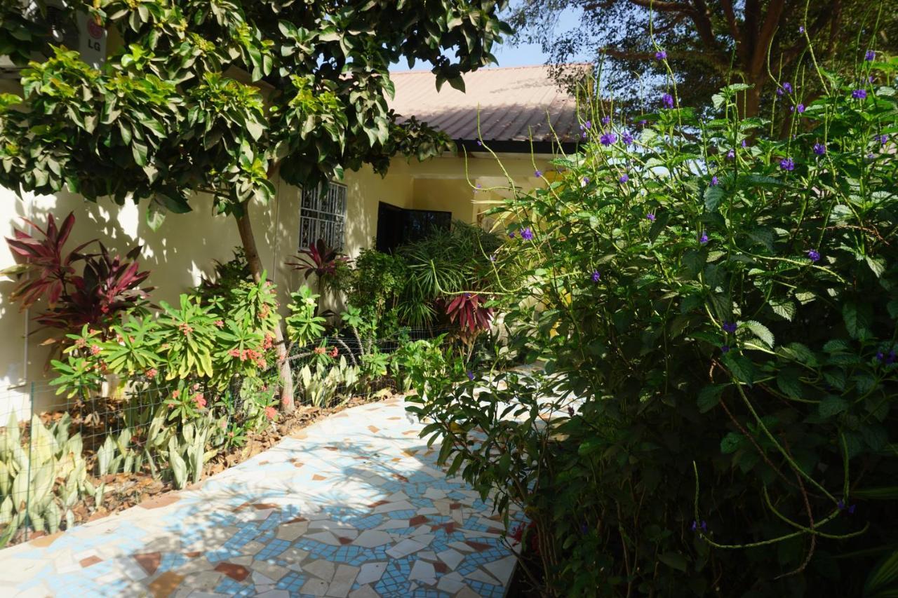 B & B Villa Calliandra Bijilo Ngoại thất bức ảnh